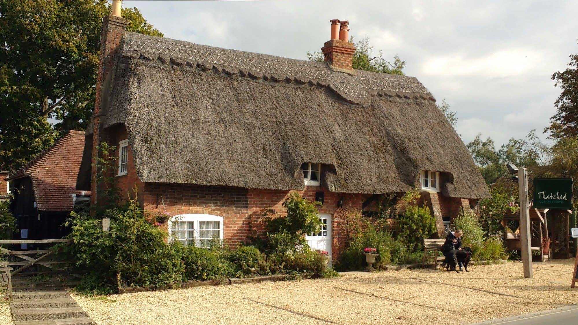 Thatched Cottage Hotel Брокенхёрст Экстерьер фото